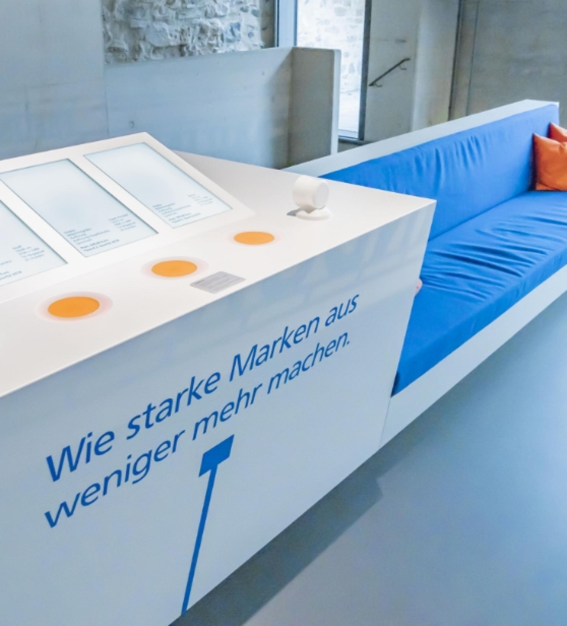 Volksbanken Raiffeisenbanken - Markenturm - Schloß Montabaur - Showroom - Multimedia - Creative Technology - Interactive Experience - Customer Journey - Touchanwendungen - Interactive Glass -  realtime visions
