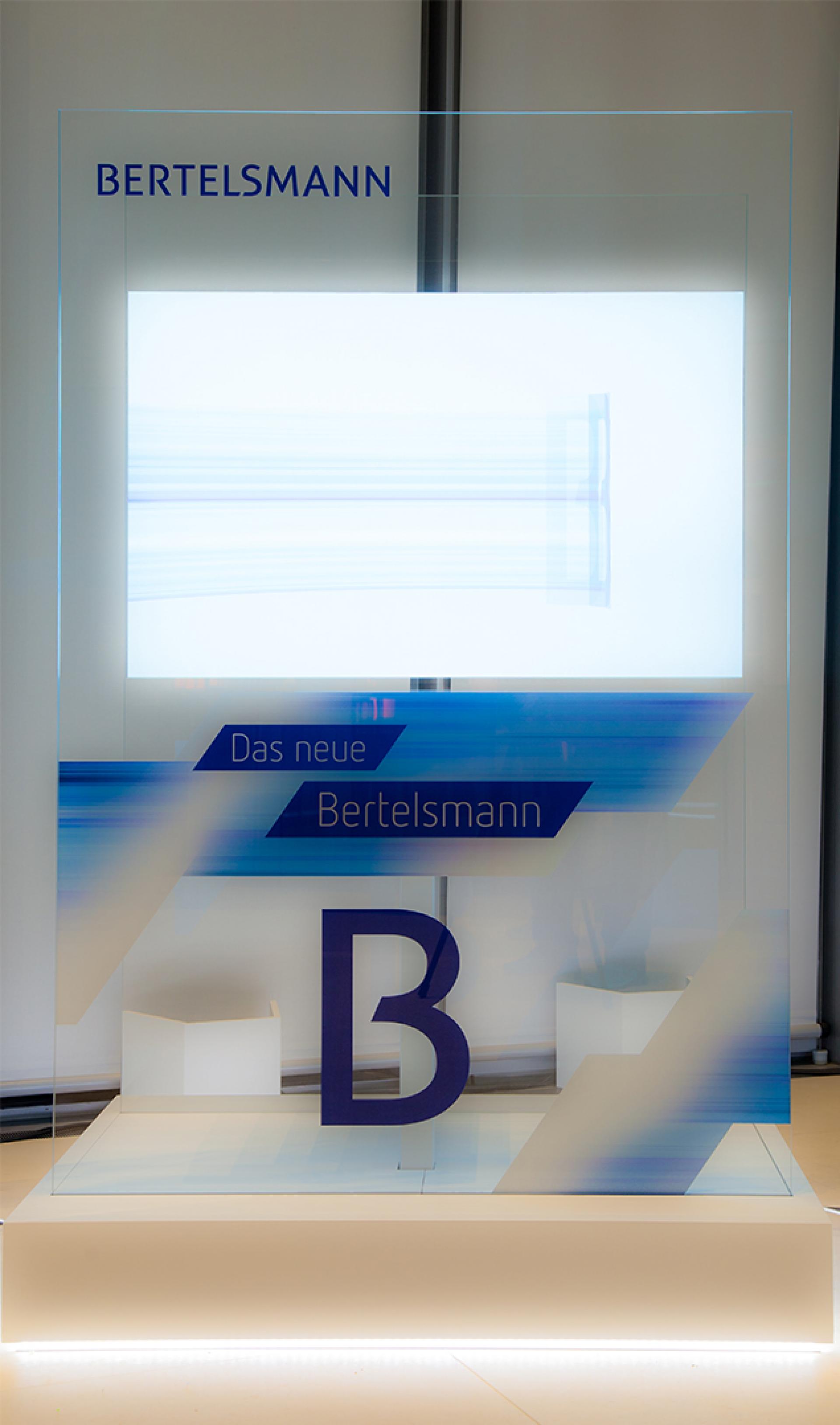 Bertelsmann - Projektion - Interactive Experiences - Creative Technology - Kurzdistanzprojektor - Synchronisierte Prajektionen - realtime visions
